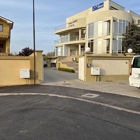 Bruxelles Guesthouse Craiova Exterior foto