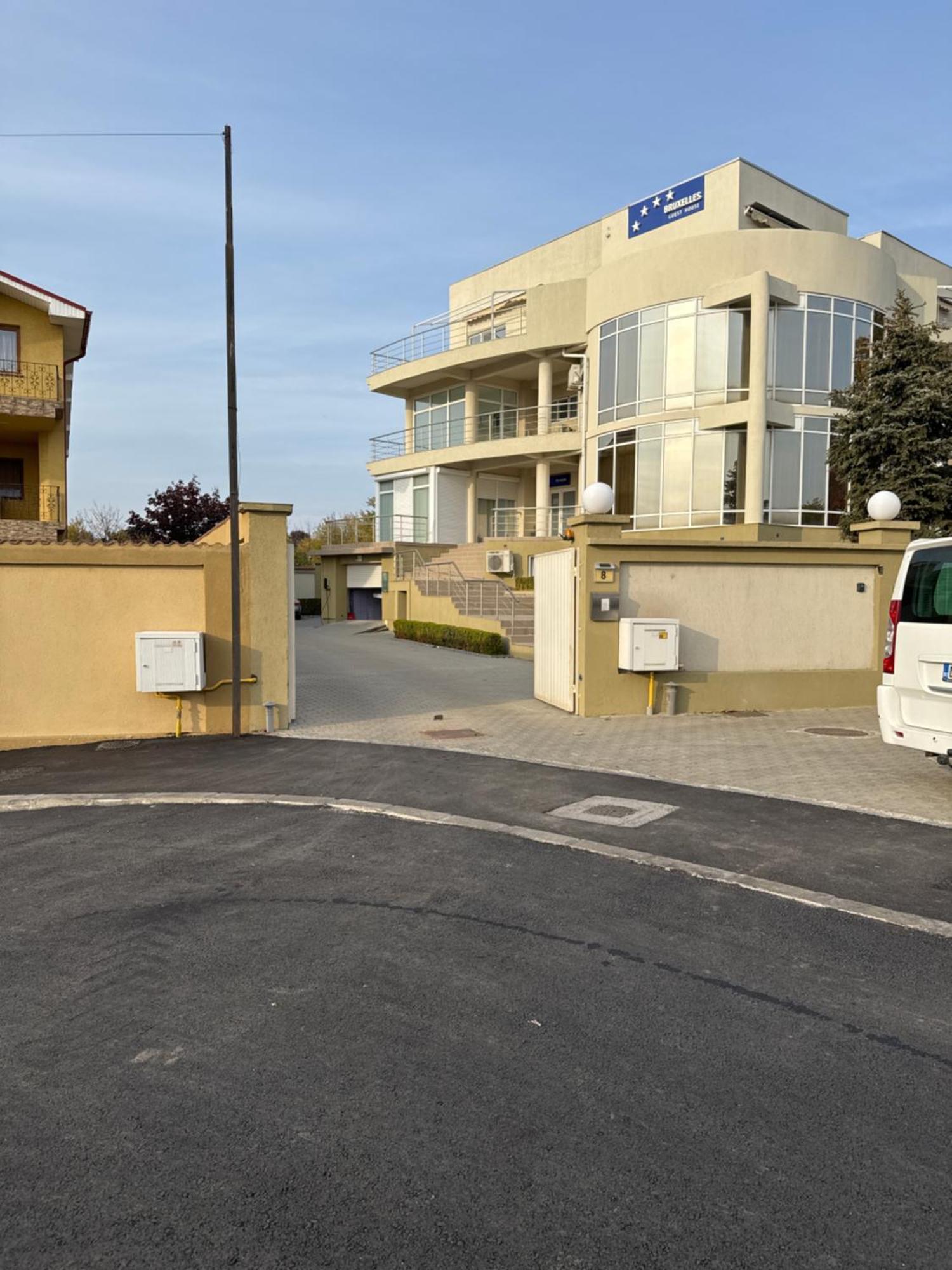 Bruxelles Guesthouse Craiova Exterior foto